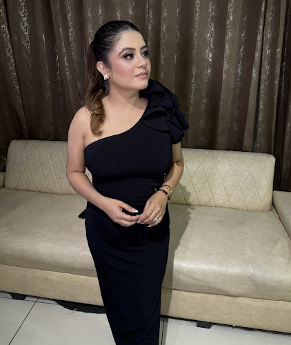 DKM Studio 99 — Make-up artist